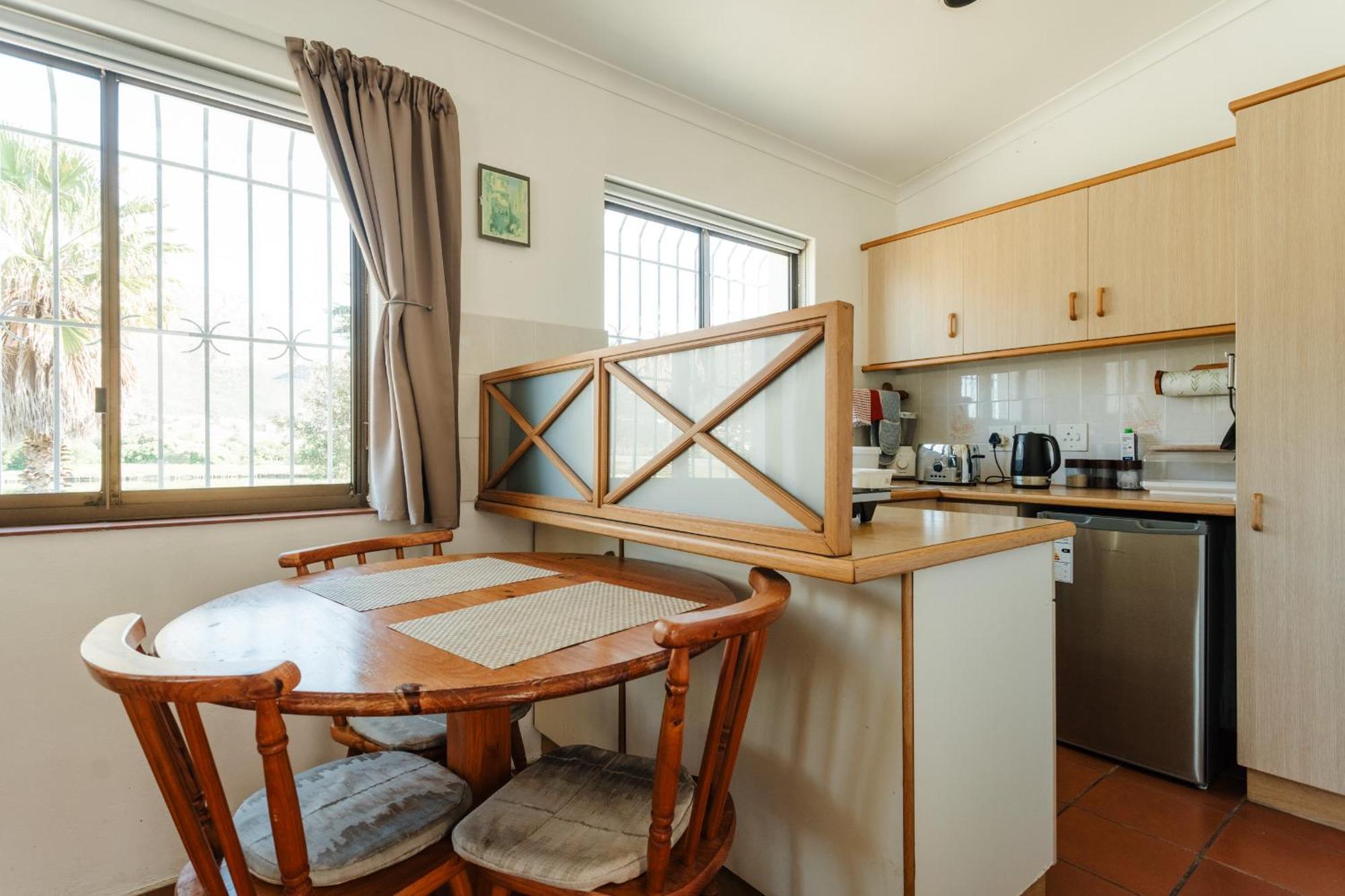 Vlei Cove Guesthouse Cape Town Exterior photo